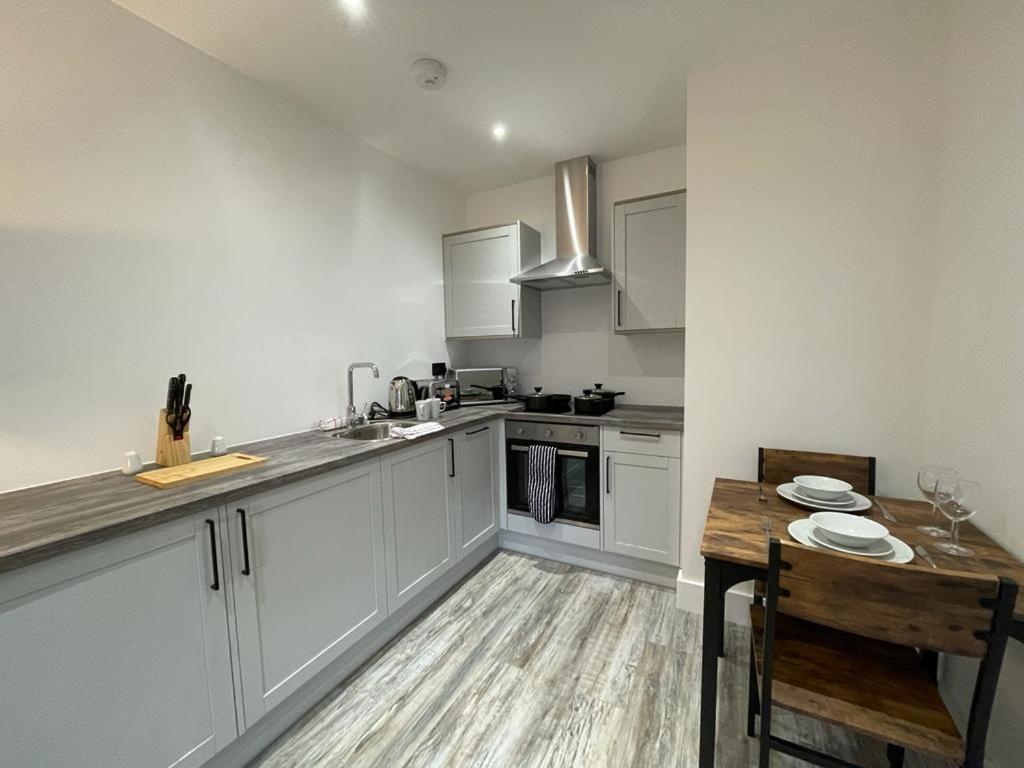 Kingsbridge Point - Cosy One Bed Apartments Near Town Centre, Свіндон Екстер'єр фото