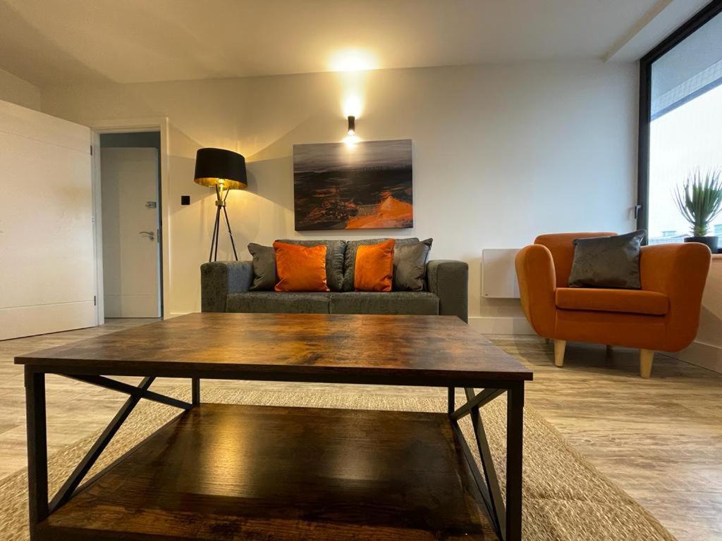 Kingsbridge Point - Cosy One Bed Apartments Near Town Centre, Свіндон Екстер'єр фото