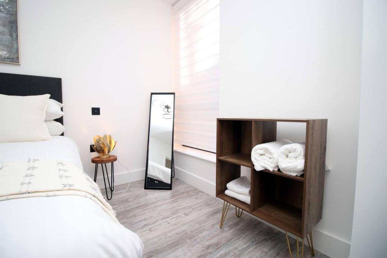 Kingsbridge Point - Cosy One Bed Apartments Near Town Centre, Свіндон Екстер'єр фото