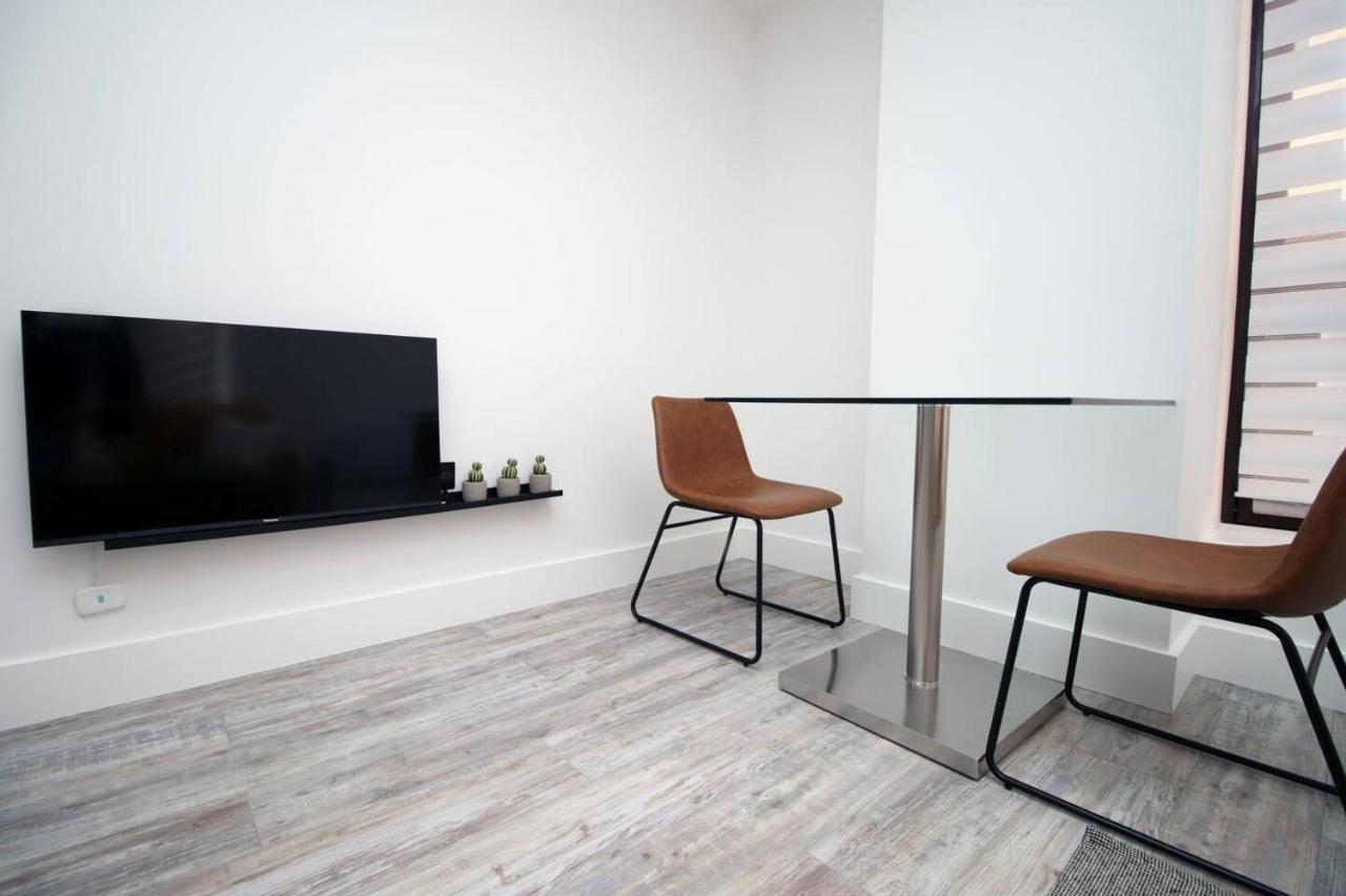 Kingsbridge Point - Cosy One Bed Apartments Near Town Centre, Свіндон Екстер'єр фото